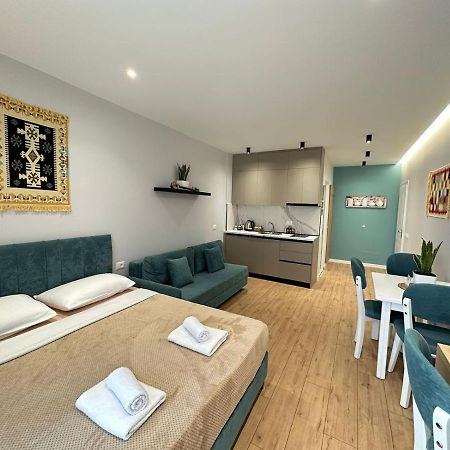 Trea Accomodations - Suite Lungomare Vlore Bagian luar foto