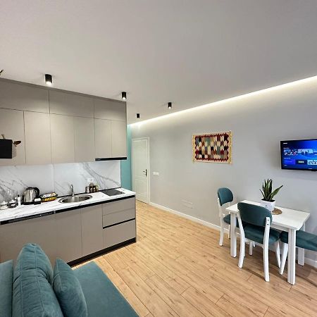 Trea Accomodations - Suite Lungomare Vlore Bagian luar foto