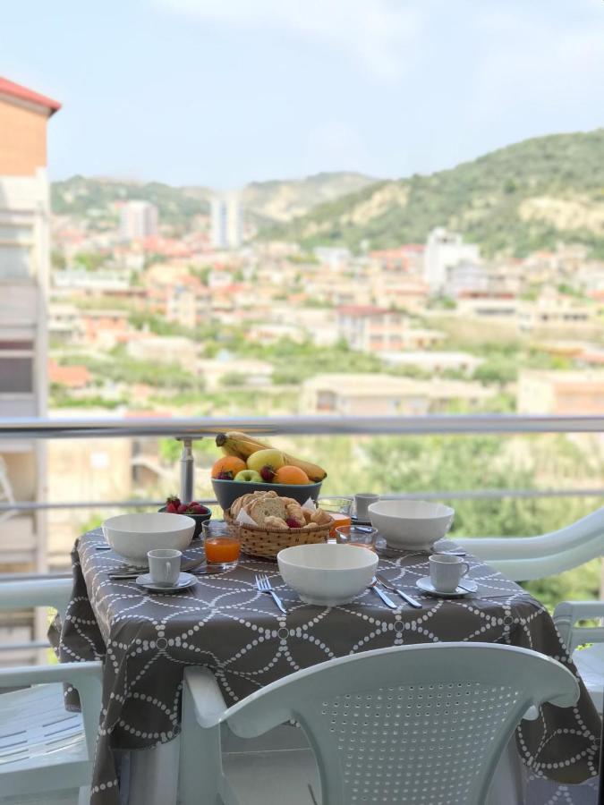Trea Accomodations - Suite Lungomare Vlore Bagian luar foto