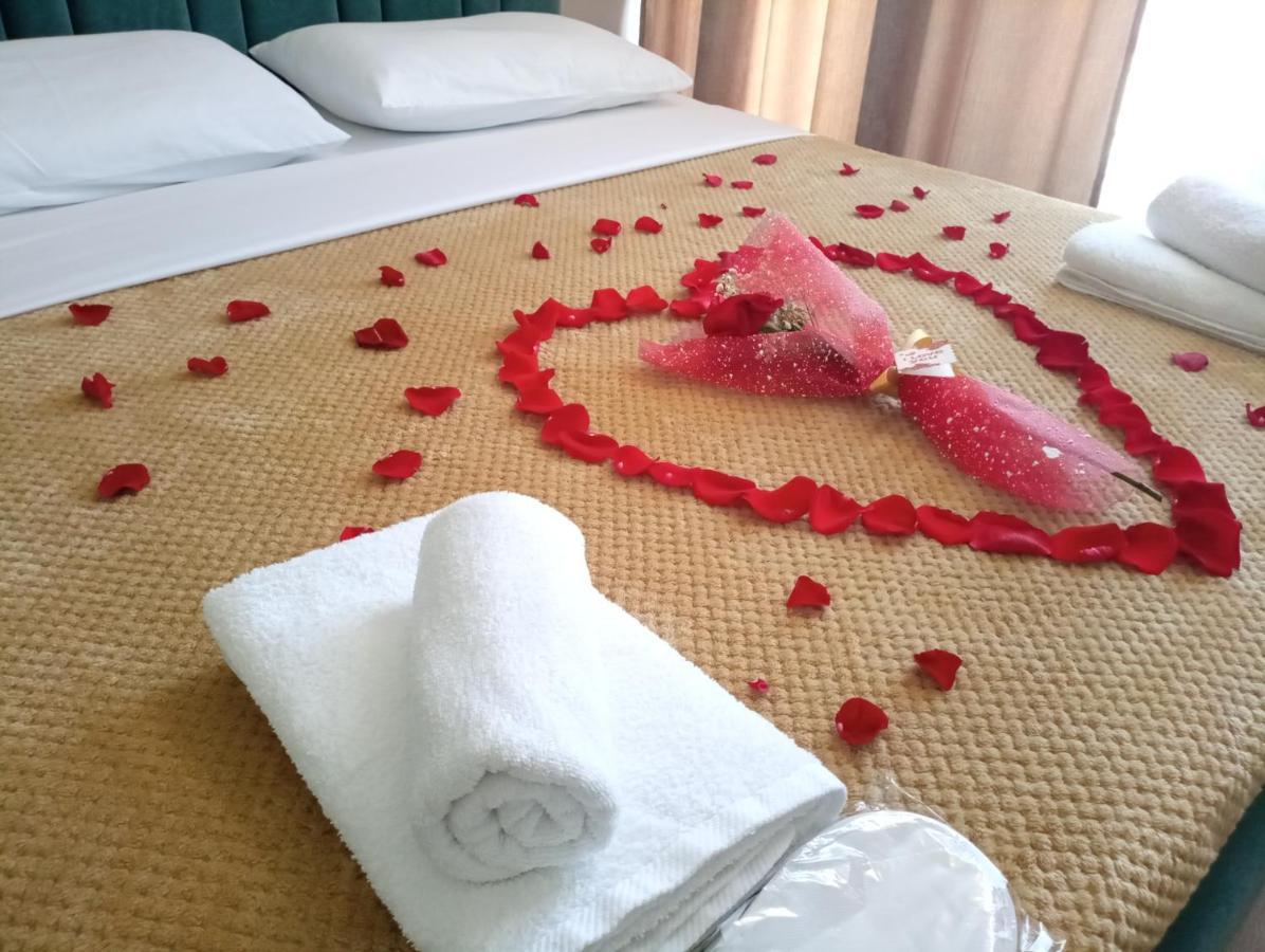 Trea Accomodations - Suite Lungomare Vlore Bagian luar foto
