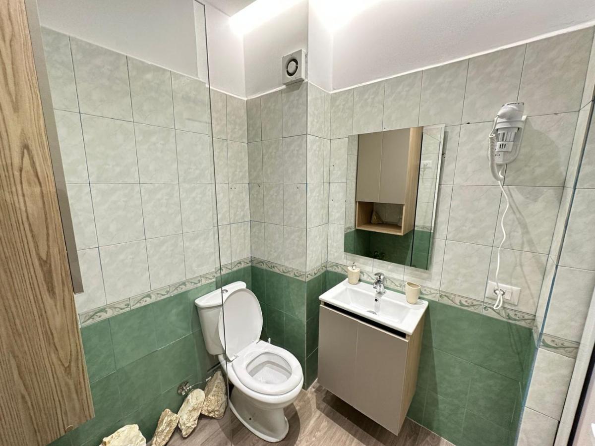 Trea Accomodations - Suite Lungomare Vlore Bagian luar foto