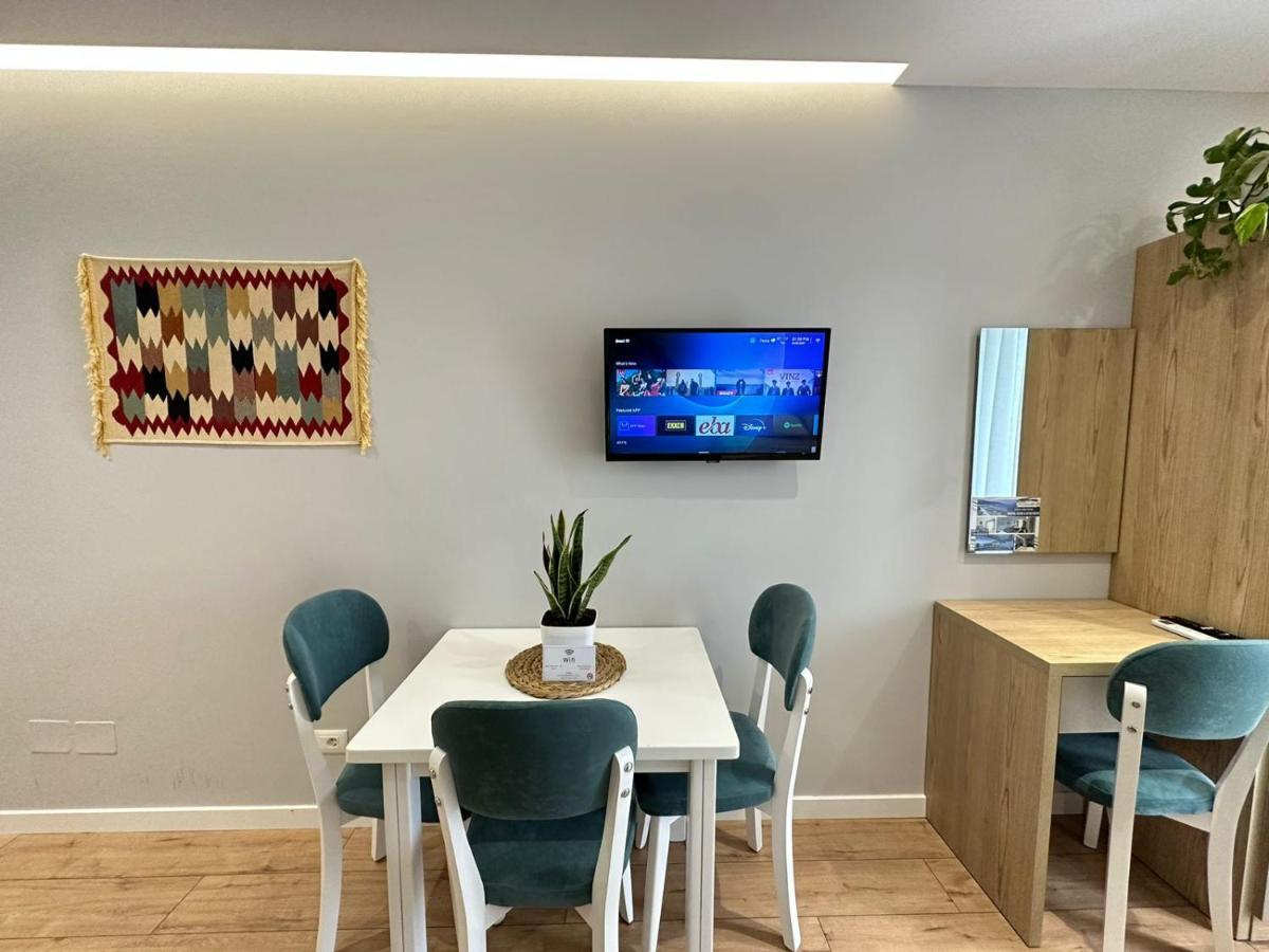 Trea Accomodations - Suite Lungomare Vlore Bagian luar foto